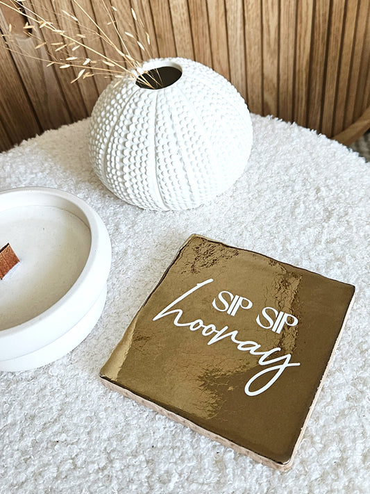 Tegeltje – Sip Sip Hooray